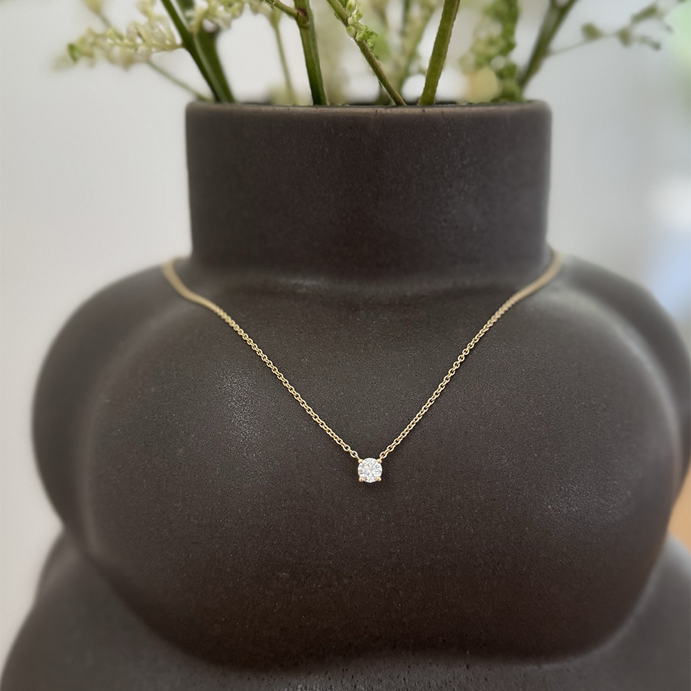 14 Karat Guld Vedhæng Fra Henrik ørsnes Design Med Brillant 050 Carat Wsi2
